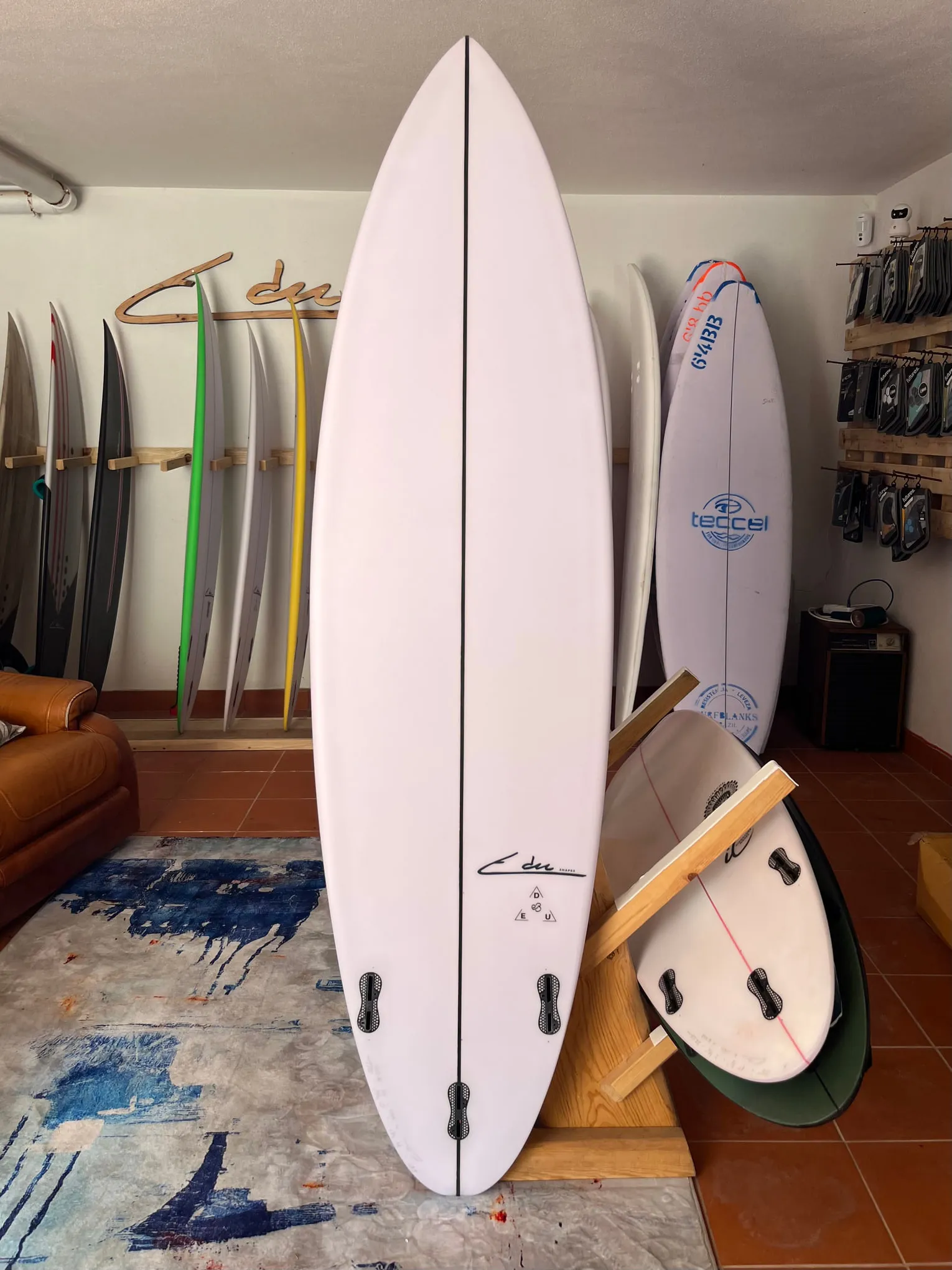 E3 bottom view